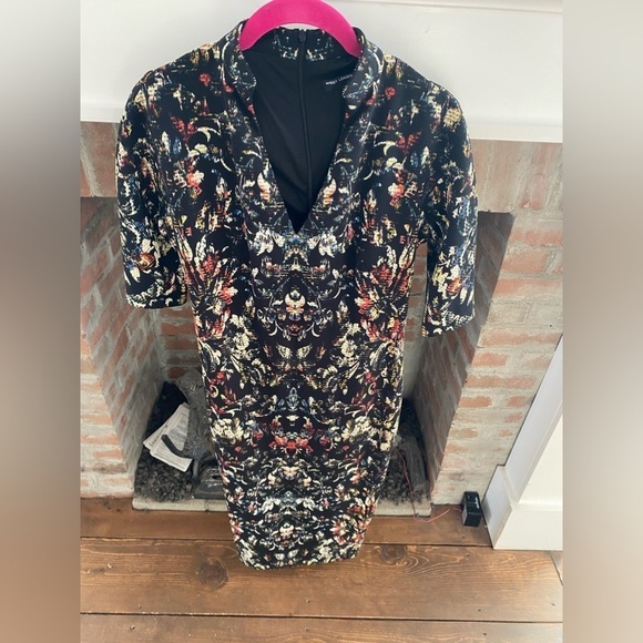 Maggy London Stunning Black Fitted Structured Dress with Color Sprays size 4 - Picture 2 of 7